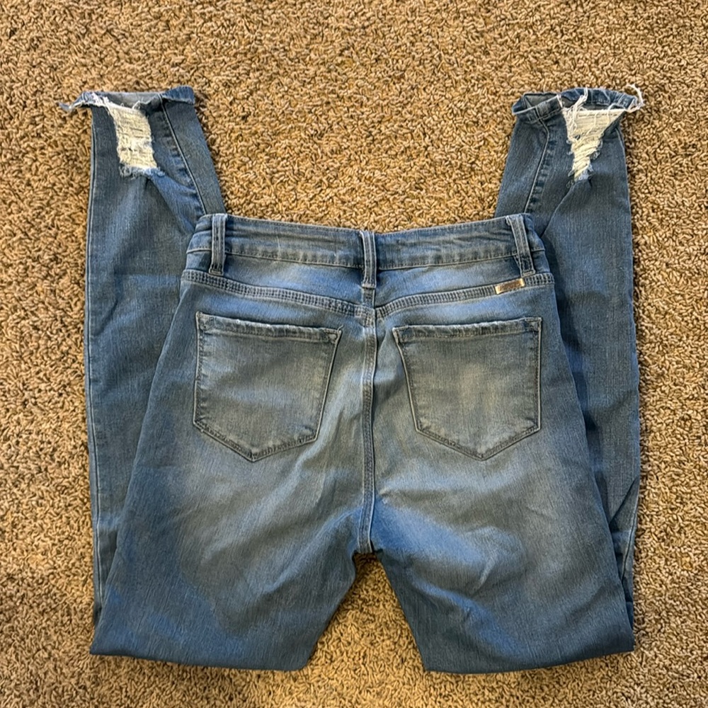KanCan skinny jeans with distress. Size 7/27